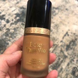 Too Faced Born This Way Foundation - Golden